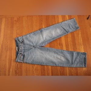 NWOT Levi’s high rise/ribcage straight jeans, medium wash.